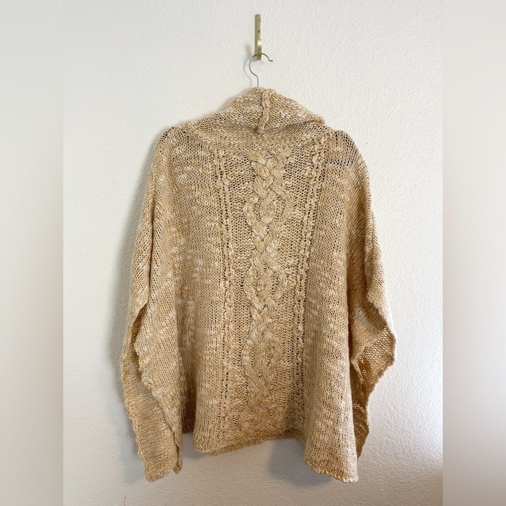 Free People cable knit Poncho Sweater in beige tan one size LARGE - Picture 3 of 6